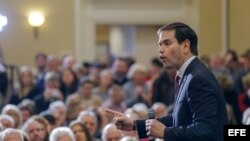 El aspirante republicano a la presidencia estadounidense Marco Rubio pronuncia un discurso durante un acto electoral celebrado en Spartanburg, Carolina del Sur, Estados Unidos, hoy 10 de febrero de 2016.