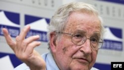Noam Chomsky durante una rueda de prensa en Suiza en 2013. EFE/SALVATORE DI NOLFI