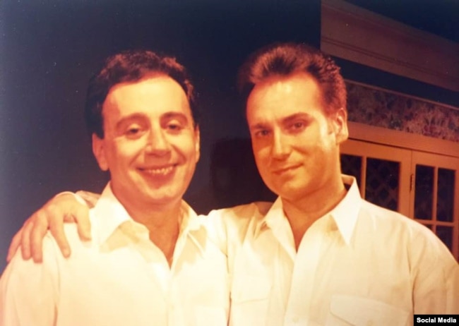 Con su amigo, el también actor Gerardo Riverón.
