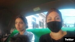La esposa de José Daniel Ferrer, Nelva Ismaray Ortega, el pequeño Daniel José, hijo de ambos, y la hija del opositor, Fátima Victoria Ferrer Cantillo, camino a la prisión de Mar Verde. (Foto: Twitter)