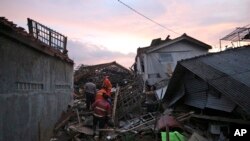 FOTOGALERÍA Imágenes de destrucción tras el sismo en la isla de Java
