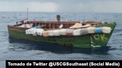 Una embarcación de cubanos, a unas 10 millas al sur de Boot Key, Florida, el 6 de diciembre de 2022.