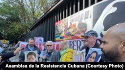 FOTOGALERÍA Imágenes de la manifestación frente a la embajada de Cuba en México