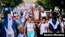 Foto Archivo. Los fieles participan en una marcha en apoyo de la Iglesia católica en León, Nicaragua, 28 de julio de 2018.