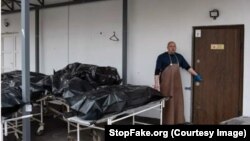 En realidad, esta foto fue hecha por periodistas de la edición checa Seznam Zprávy en abril de 2022. (Captura de pantalla – seznamzpravy.cz)