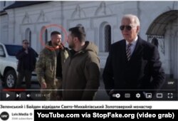 Zelenskyy y Biden visitando la Catedral de San Miguel en Kyiv. (Captura de video/YouTube.com vía StopFake.org)