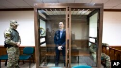 Iván Safronov, (C) periodista ruso acusado de traición y condenado a 22 años de cárcel