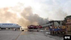Aeropuerto de Karachi, Pakistán, atacado por los talibanes