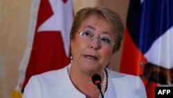Michele Bachelet en una visita a Cuba el 8 de enero de 2018, siendo presidenta de Chile. Foto AFP/ Yamil LAGE 