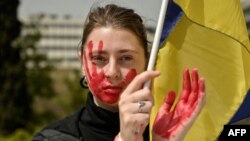 Protesta en Grecia contra invasión rusa a Ucrania.