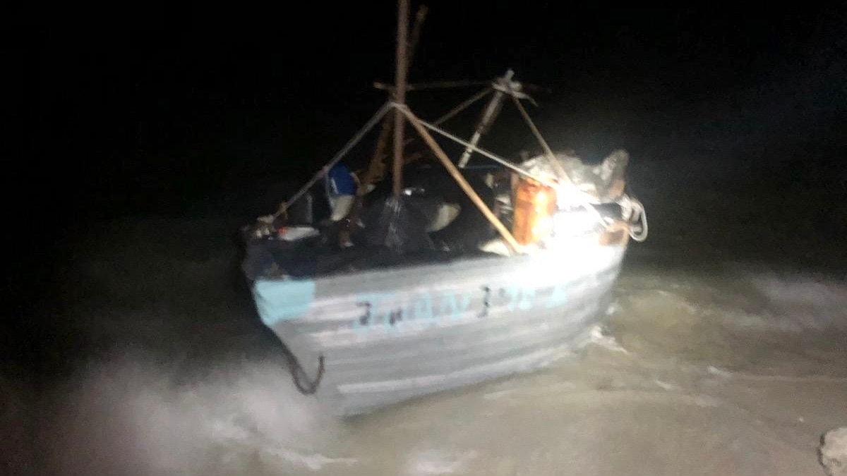 They intercept 44 Cuban rafters, including six minors, in the Florida Keys