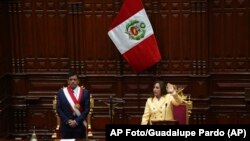La vicepresidente Dina Boluarte jura para convertirse en nueva presidenta de Perú en el Congreso en Lima, Perú, el miércoles 7 de diciembre de 2022.