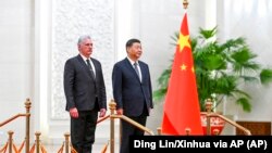 Miguel Díaz-Canel y el presidente chino Xi Jinping en Pekín el 25 de noviembre de 2022. (Ding Lin/Xinhua via AP)