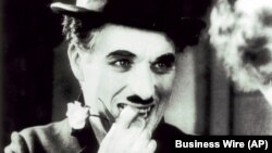 Charles Chaplin, en una escena de "Luces de la ciudad", City Lights (1931). (Foto: Business Wire/AP)