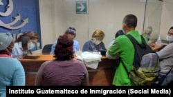 26 migrantes cubanos detenidos en Guatemala por entrar irregularmente al país.