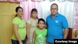 Ramón Rigal y Ayda Expósito, pastores cristianos que intentaron educar a sus dos hijos en casa y fueron condenados a penas de cárcel..