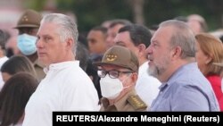 De der. a izq. Díaz-Canel, Raúl Castro y el primer ministro Manuel Marrero.