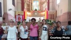 Ailex Marcano junto a otras madres de presos políticos visitan la iglesia pidiendo libertad para sus hijos
