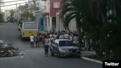 Vecinos protestan este sábado en Diez de Octubre, La Habana. (Foto: @invntario)