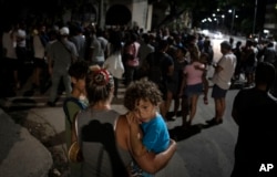 Las "madres desesperadas" por la crítica situación en los hogares han sido protagonistas de las recientes protestas pacíficas en Cuba. (AP/Ramon Espinosa)