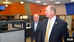 El congresista Ted Yoho junto al Director de OCB, Tomás Regalado