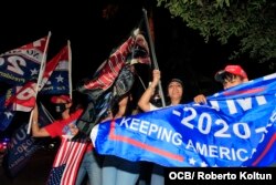 Cubanos se manifiestan dando la victoria a la reelección de Donald Trump en la Florida..