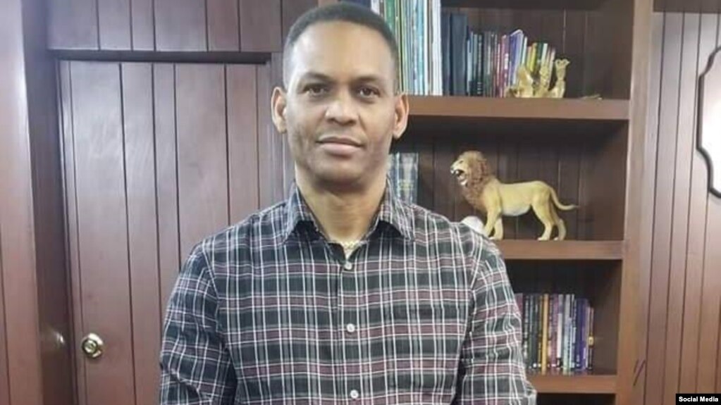 El pastor evangélico Alain Toledano. (Foto perfil de Facebook)