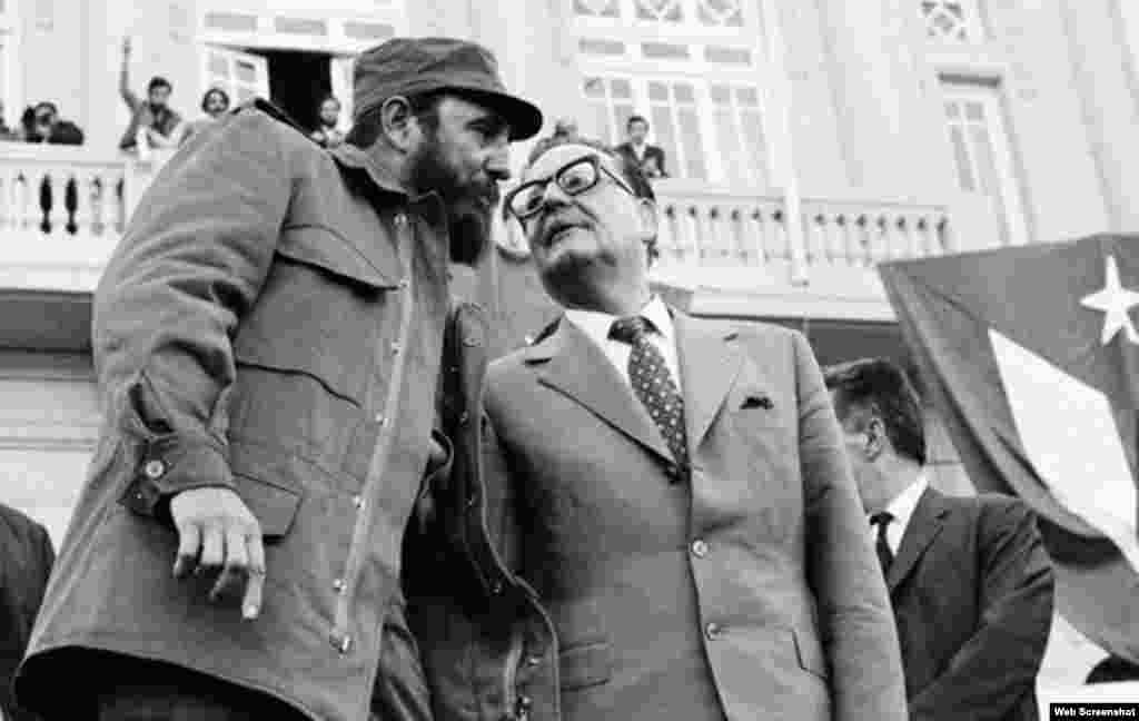 Fidel Castro visitó tres semanas a su amigo Salvador Allende en Chile, en noviembre de 1971.