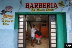 Una barbería en La Habana.