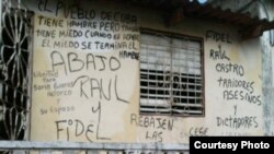 FOTOGALERIA. Los carteles que en Cuba te llevan a la cárcel