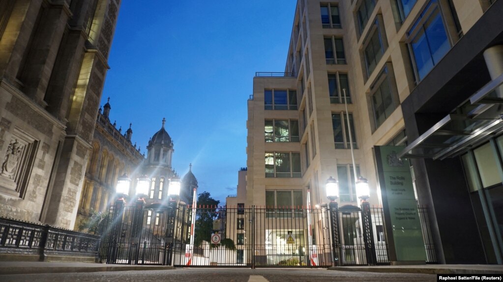 El edificio Rolls (derecha), donde tiene su sede el Tribunal Superior de Gran Bretaña, en Londres. (REUTERS/Raphael Satter/File)