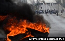 Manifestantes bloquean carreteras en Perú en protesta contra la presidenta Dina Boluarte
