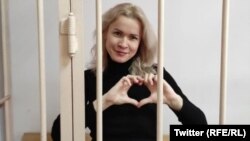 María Ponomarenko, corresponsal del medio independiente RusNews, encarcelada por el gobierno ruso por reportar sobre la guerra en Ucrania y el ejército ruso. (RFE/RL Twitter).