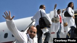 Médicos cubanos parten a misiones.