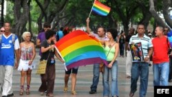 Un reducido grupo de activistas independientes cubanos celebra una marcha de apoyo a los gays (Archivo)