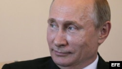 Putin reaparece en público después de varios días de ausencia.