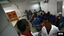 Médicos cubanos en el Centro Integral de Diagnóstico del programa sanitario "Barrio Adentro", Caracas. EFE