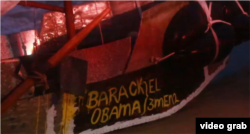 Detalle de la embarcación "Obama el tremendo".