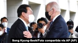 El presidente surcoreano Yoon Suk Yeol y al mandatario Joe Biden en Seúl, Corea del Sur, el 21 de mayo de 2022.