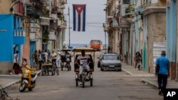 Cubanos votarán este 25 de septiembre en un referendo por el nuevo Código de las Familias. (AP Foto/Eliana Aponte)