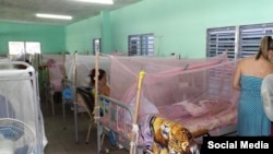 Pacientes de dengue en un hospital cubano. (Foto: Facebook/Archivo)