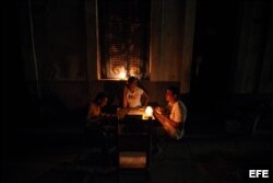 Apagón en La Habana. Con el recorte en el suministro venezolano de petróleo a la isla, volvió la crisis energética. (Archivo)