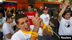 Protesta estudiantil en Caracas, frente a la sede diplomática de Cuba.