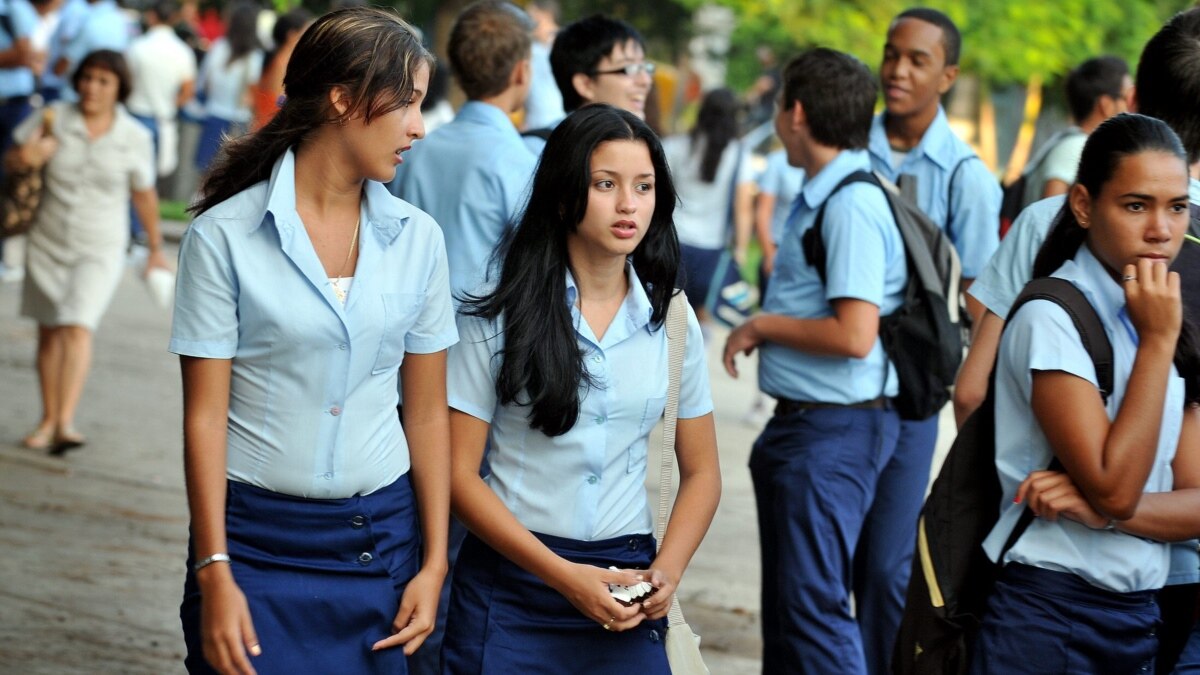 Кубинская колледж. Школьная форма Куба. Школа на Кубе. Кубинские школьники. Школьники на Кубе.