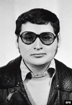 Francia condena a "Carlos" a cadena perpetua por un atentado en 1974 en París.
