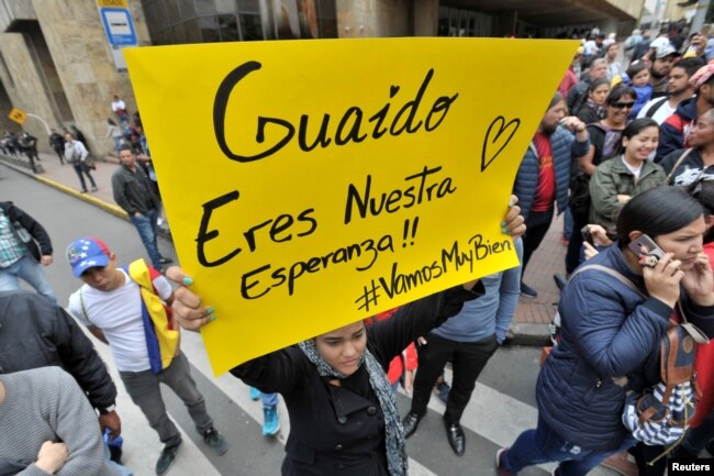 Seguidores de Guaidó durante una manifestación de apoyo en Bogotá, durante la reunión del Grupo de Lima.