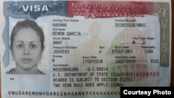 La visa tipo J, que otorga EEUU para programas de intercambio, estampada en el pasaporte de Anay Remón (Ana León). 