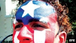 Un puertorriqueño luce la bandera de Puerto Rico pintada en su rostro en uno de los festivales boricuas en la ciudad de Orlando, Florida. 