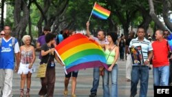 Activistas independientes cubanos celebran marcha por el Día del Orgullo Gay el 28 de junio del 2011, en La Habana.