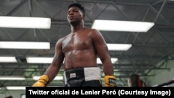 Lenier Peró, pugilista cubano en sesión de entrenamiento.